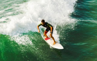 中国足彩竞彩网：克林根神勇发挥抢关键篮板 背转身绝杀引领球队逆转胜