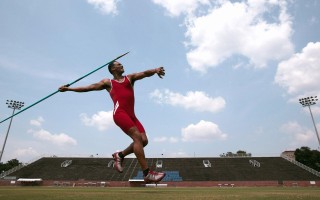 体育足彩网：贝尔纳代斯基赛后深情谢场 尤文球迷以掌声歌声致敬